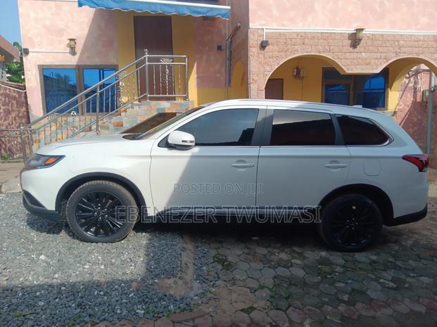 Mitsubishi Outlander SEL FWD 2019 White