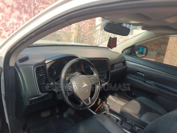 Mitsubishi Outlander SEL FWD 2019 White