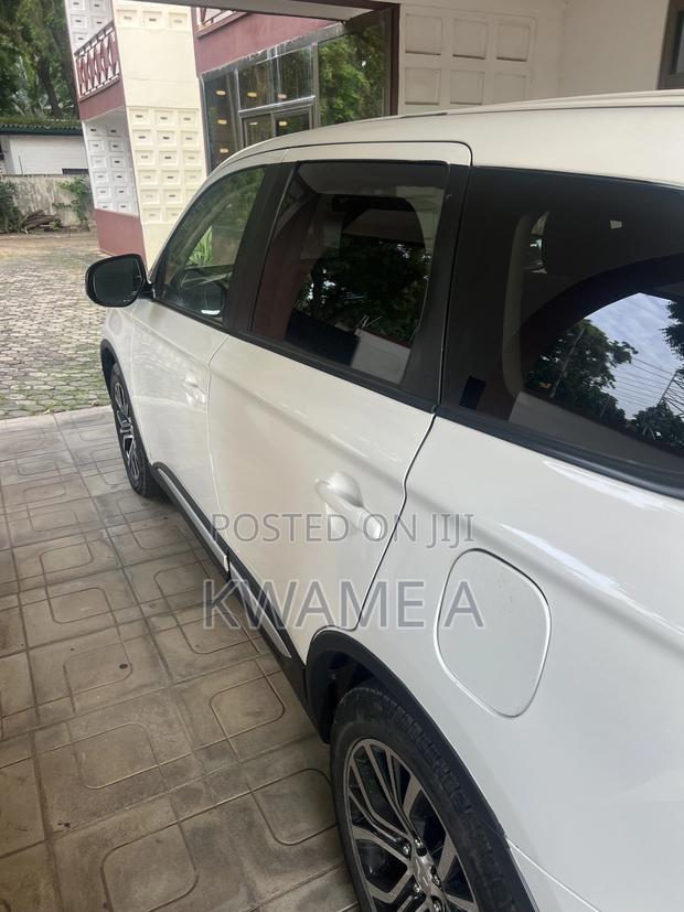 Mitsubishi Outlander 2017 White