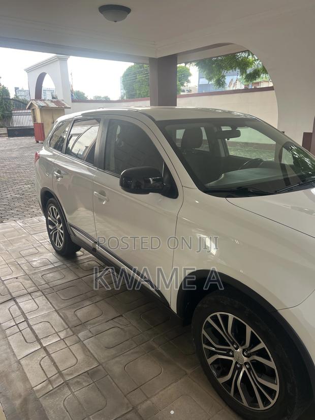 Mitsubishi Outlander 2017 White