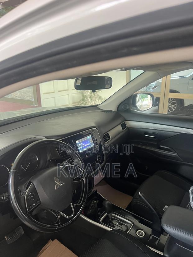 Mitsubishi Outlander 2017 White