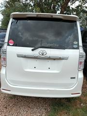 Toyota Voxy 2013 White for sale