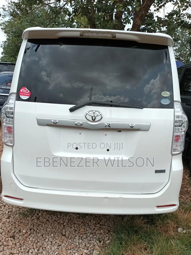 Toyota Voxy 2013 White