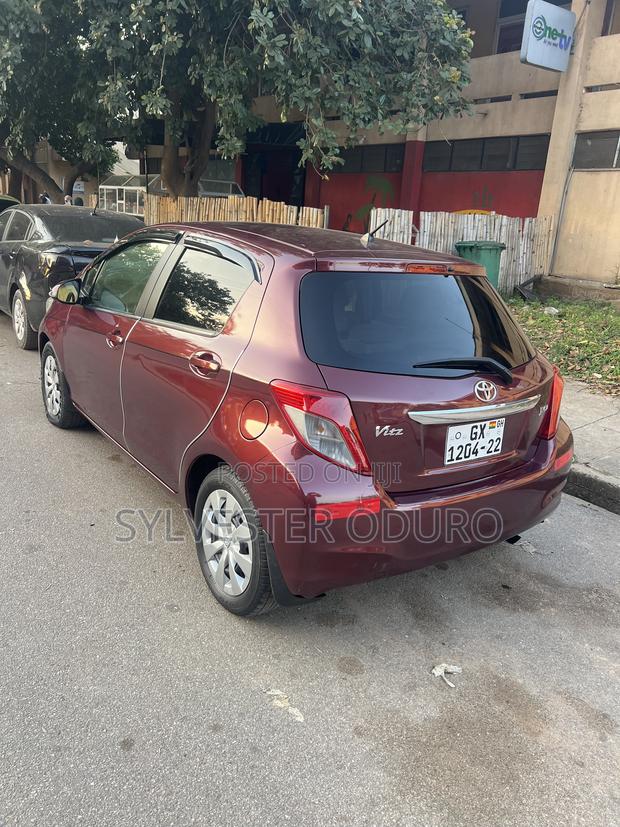 Toyota Vitz 1.0 FWD 3dr 2012 Gray