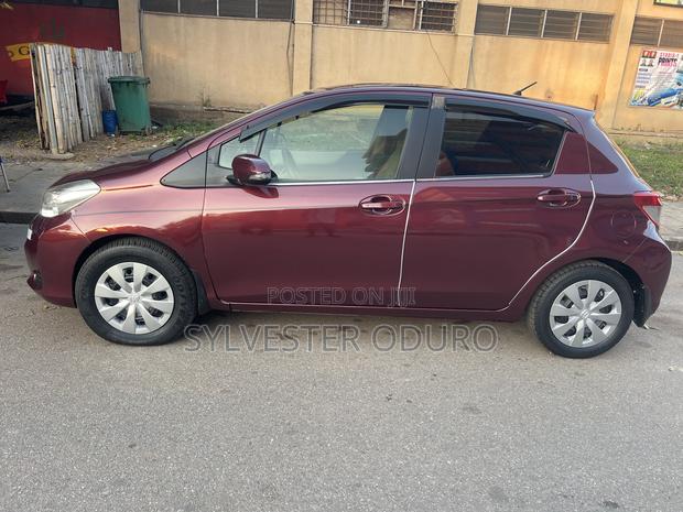 Toyota Vitz 1.0 FWD 3dr 2012 Gray