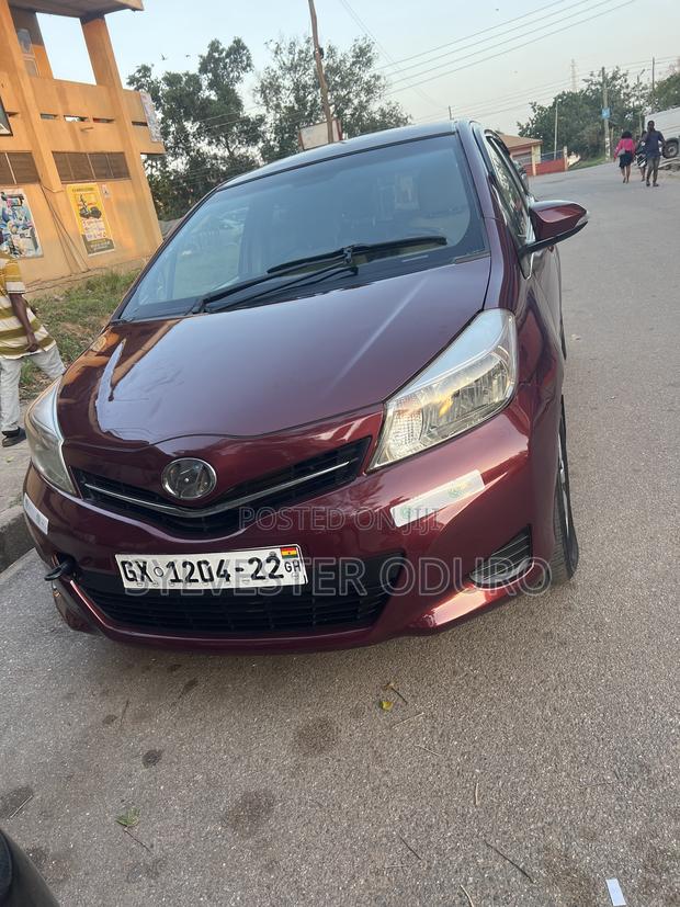 Toyota Vitz 1.0 FWD 3dr 2012 Gray