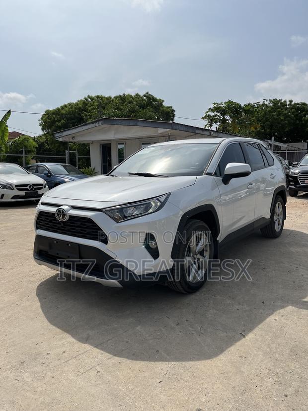 Toyota RAV4 Limited 2021 White