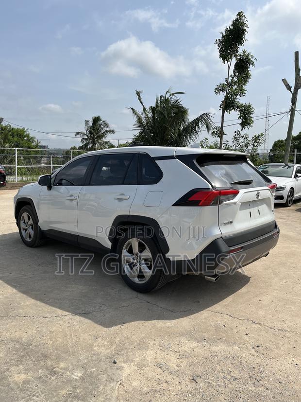 Toyota RAV4 Limited 2021 White