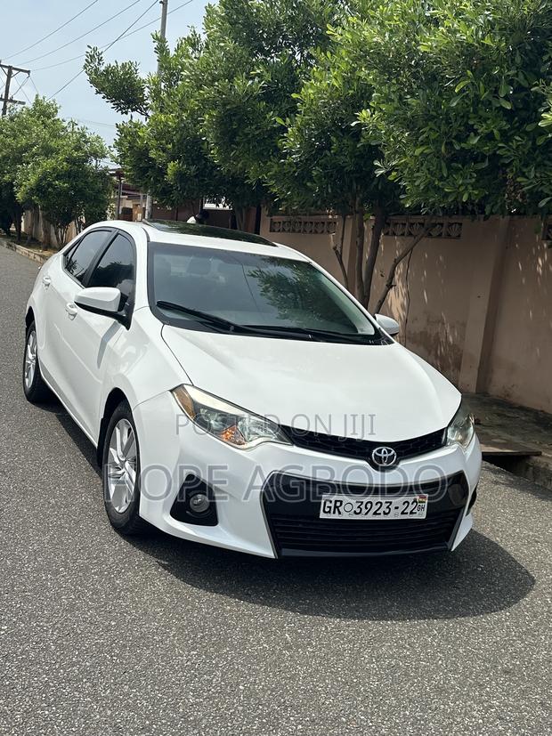 Toyota Corolla XSE 4dr Sedan (1.8L 4cyl CVT) 2017 White