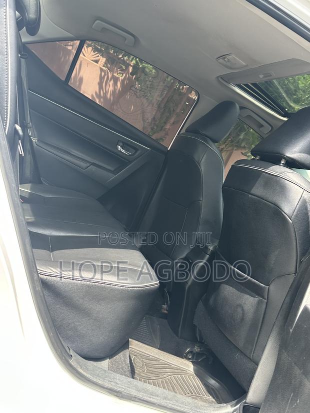 Toyota Corolla XSE 4dr Sedan (1.8L 4cyl CVT) 2017 White