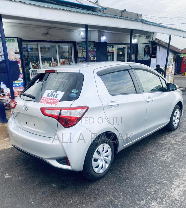 Toyota Vitz 1.0 FWD 5dr 2017 Silver