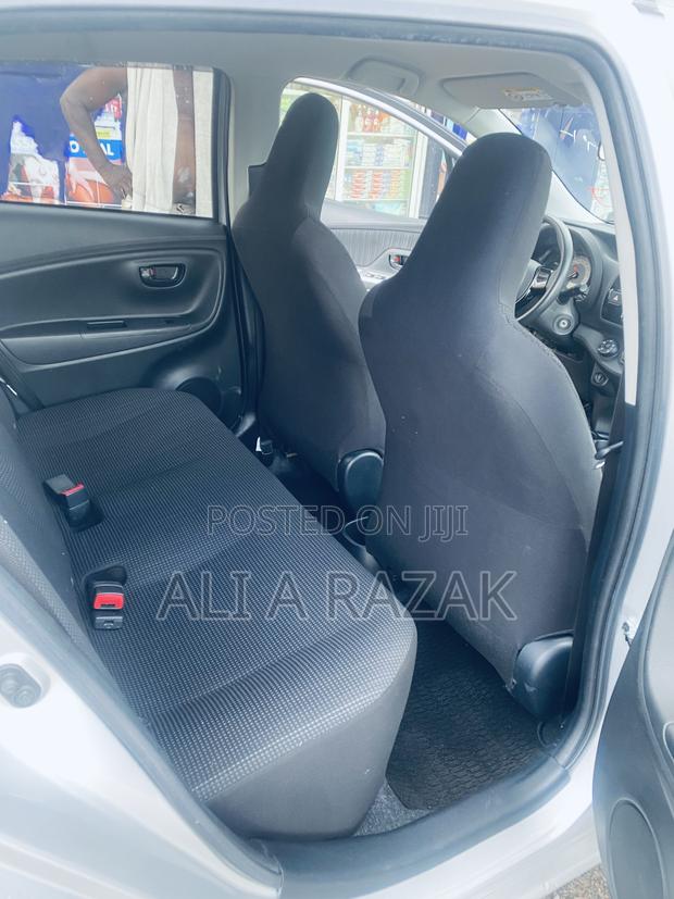 Toyota Vitz 1.0 FWD 5dr 2017 Silver