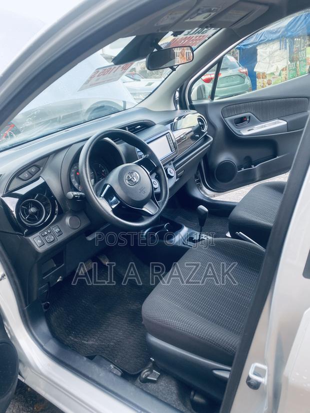 Toyota Vitz 1.0 FWD 5dr 2017 Silver