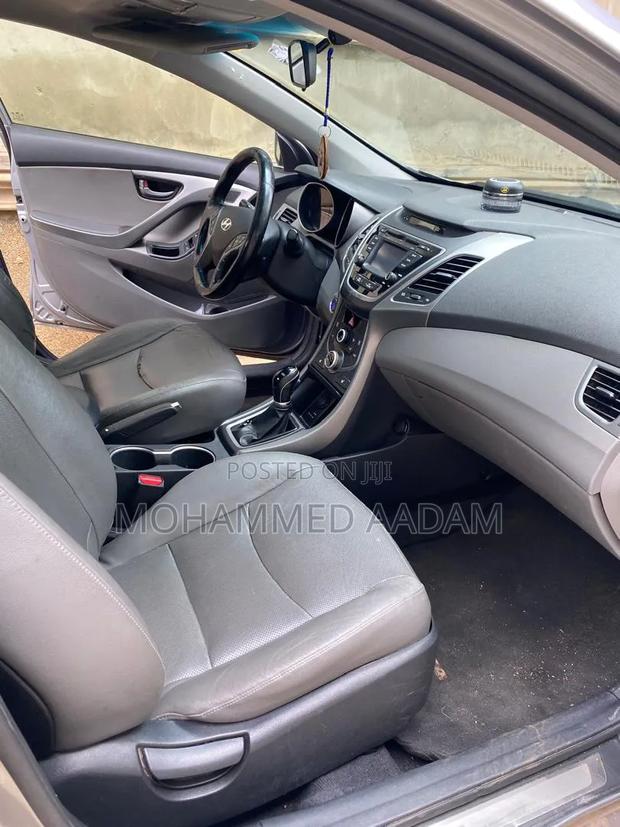 Hyundai Elantra Limited Sedan FWD (1.8L 4cyl 6A) 2016 Gray