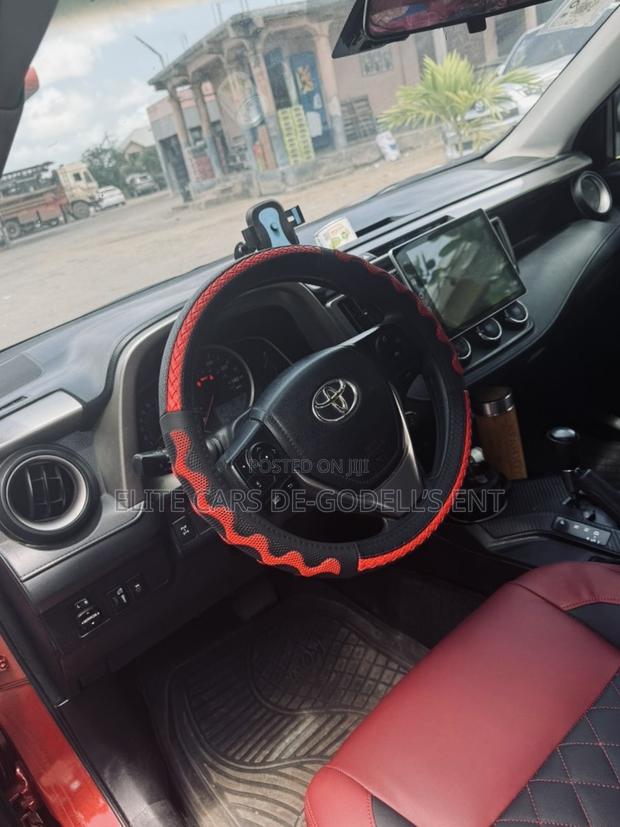 Toyota RAV4 LE 4dr SUV (2.5L 4cyl 6A) 2015 Orange