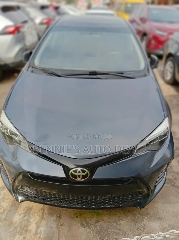 Toyota Camry 2019 Gray