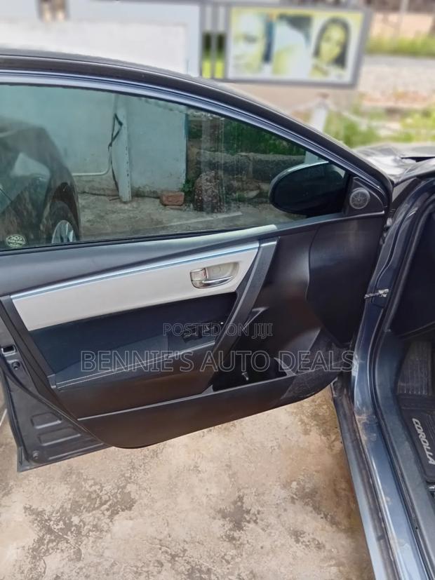 Toyota Camry 2019 Gray