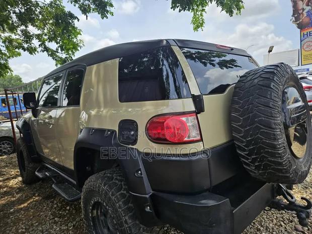 Toyota FJ Cruiser 2010