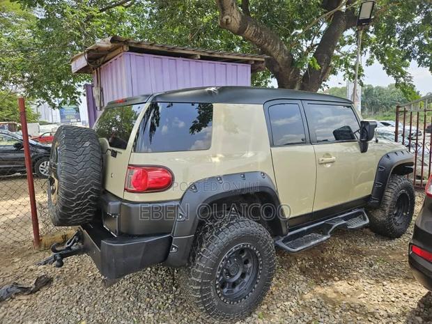 Toyota FJ Cruiser 2010