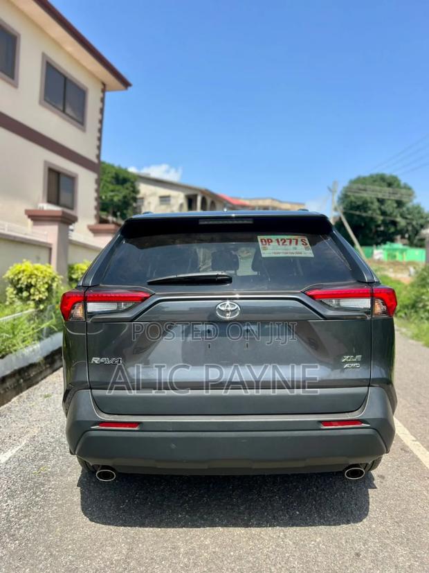 Toyota RAV4 XLE Premium 2022 Gray