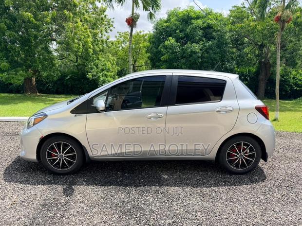 Toyota Yaris 2015 Gray