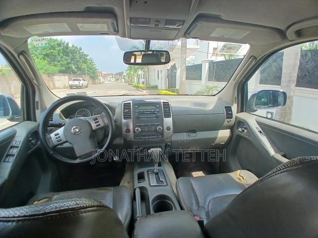 Nissan Frontier 2011 Black