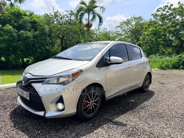 Toyota Yaris 2015 Gray