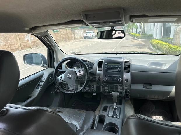 Nissan Frontier 2011 Black