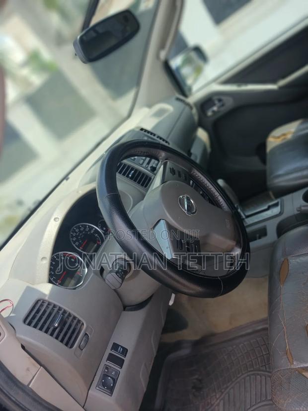 Nissan Frontier 2011 Black