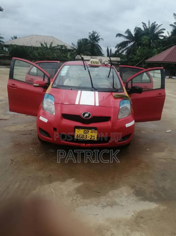 Toyota Vitz 1.0 FWD 5dr 2010 Red
