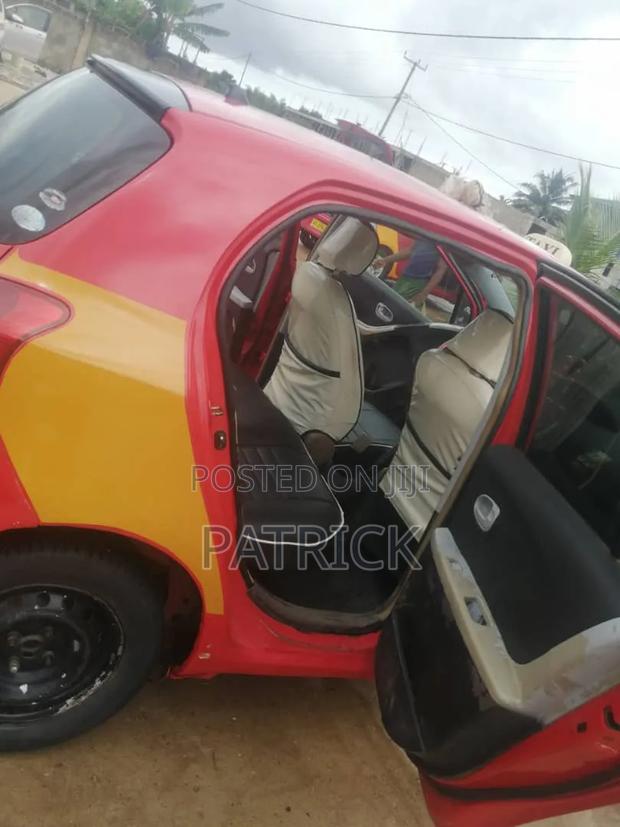 Toyota Vitz 1.0 FWD 5dr 2010 Red