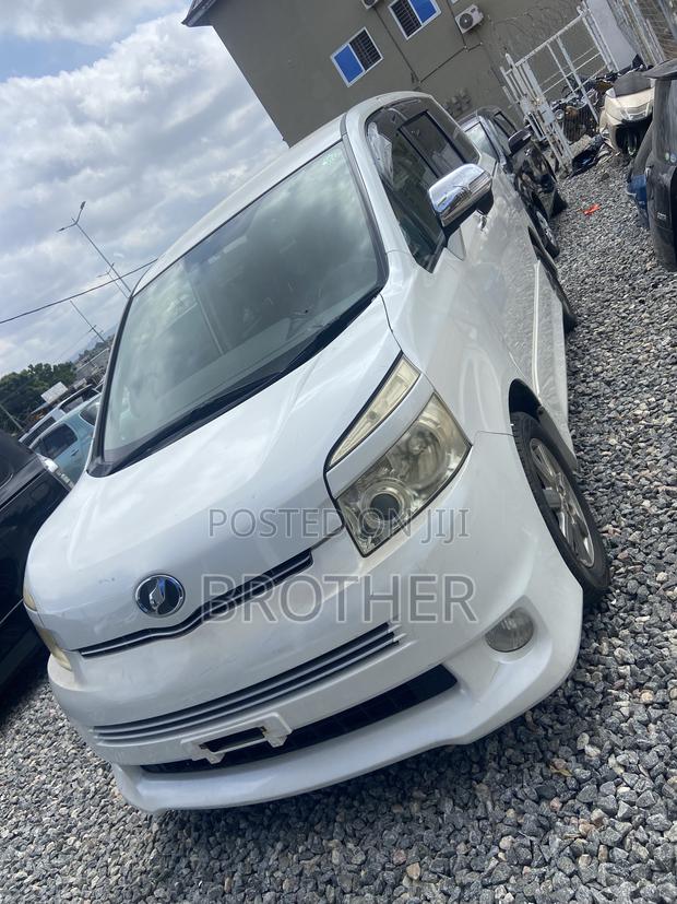 Toyota Voxy SV Premium 2014 White