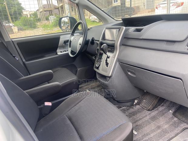Toyota Voxy SV Premium 2014 White