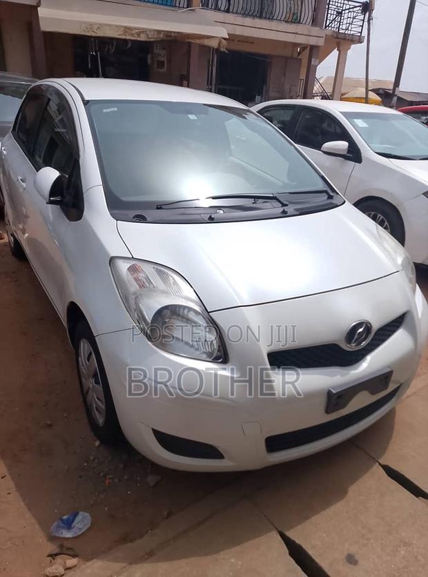 Toyota Vitz 2010 White