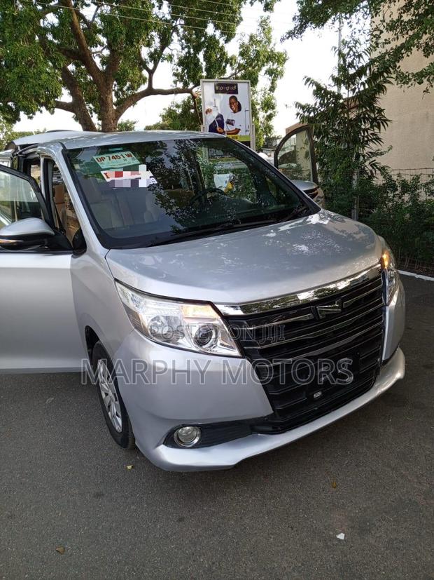 Toyota Noah 2016 Silver