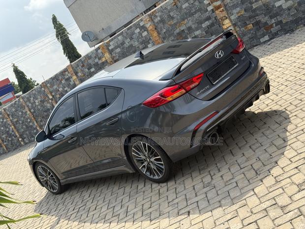 Hyundai Avante 2018 Black