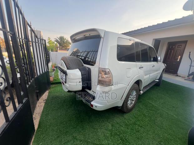 Mitsubishi Pajero 2011 White