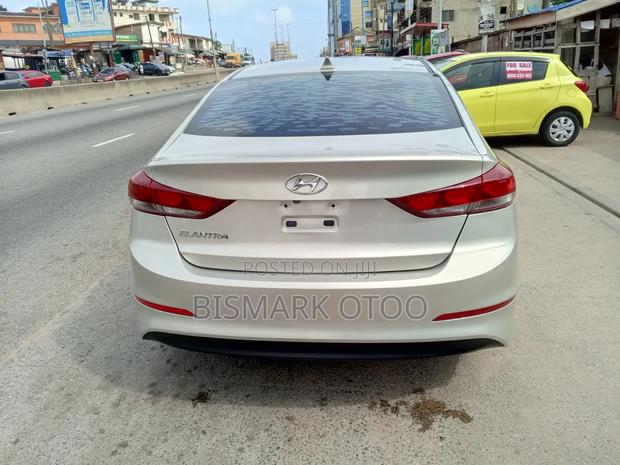 Hyundai Elantra 2017 Gray