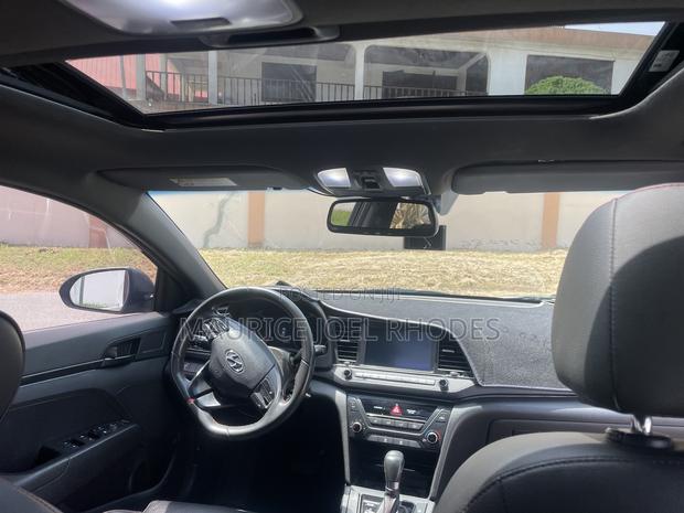 Hyundai Avante 2018 Gray