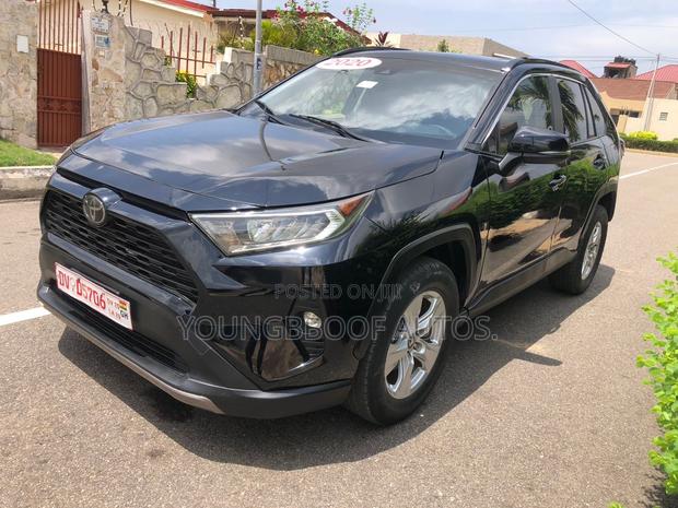 Toyota RAV4 XLE FWD 2020 Black