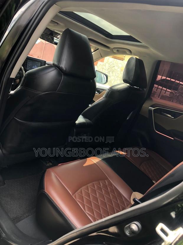 Toyota RAV4 XLE FWD 2020 Black