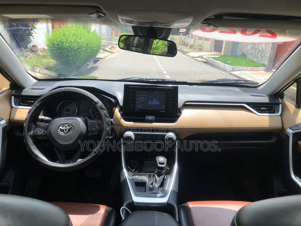 Toyota RAV4 XLE FWD 2020 Black