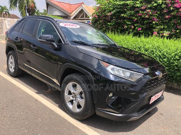 Toyota RAV4 XLE FWD 2020 Black