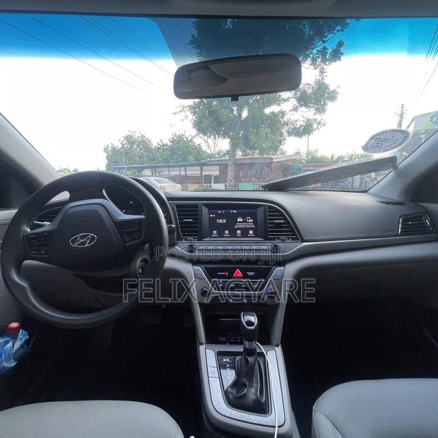 Hyundai Elantra 2018 Red
