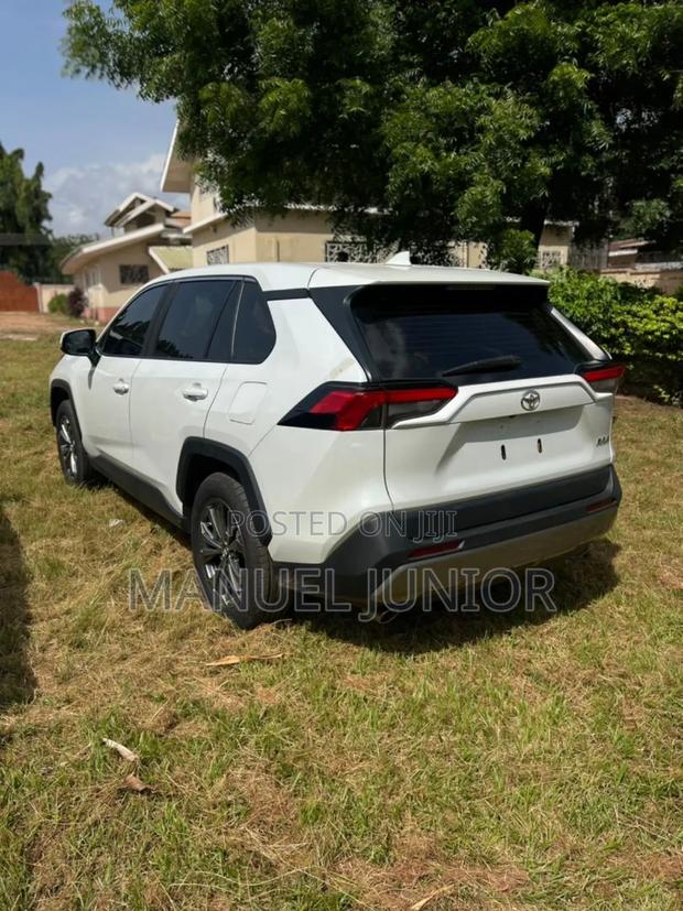 Toyota RAV4 LE FWD 2023 White