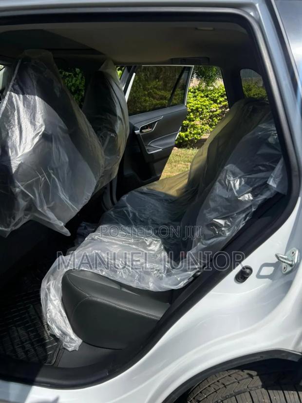 Toyota RAV4 LE FWD 2023 White
