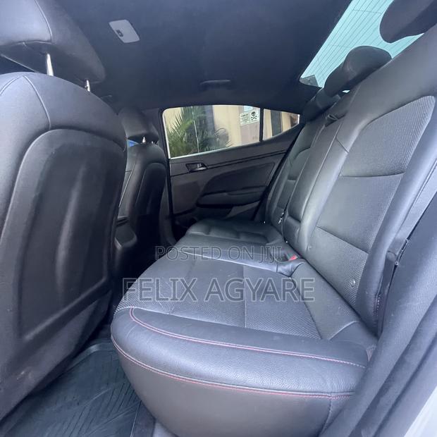 Hyundai Elantra Sport Sedan FWD (1.6L 4cyl 6M) 2017 White