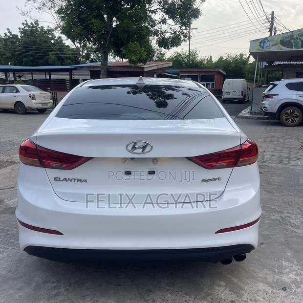 Hyundai Elantra Sport Sedan FWD (1.6L 4cyl 6M) 2017 White