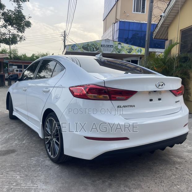 Hyundai Elantra Sport Sedan FWD (1.6L 4cyl 6M) 2017 White