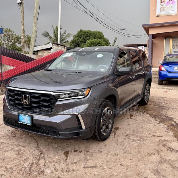 Honda Pilot EX-L 8 Passenger AWD 2023 Gray